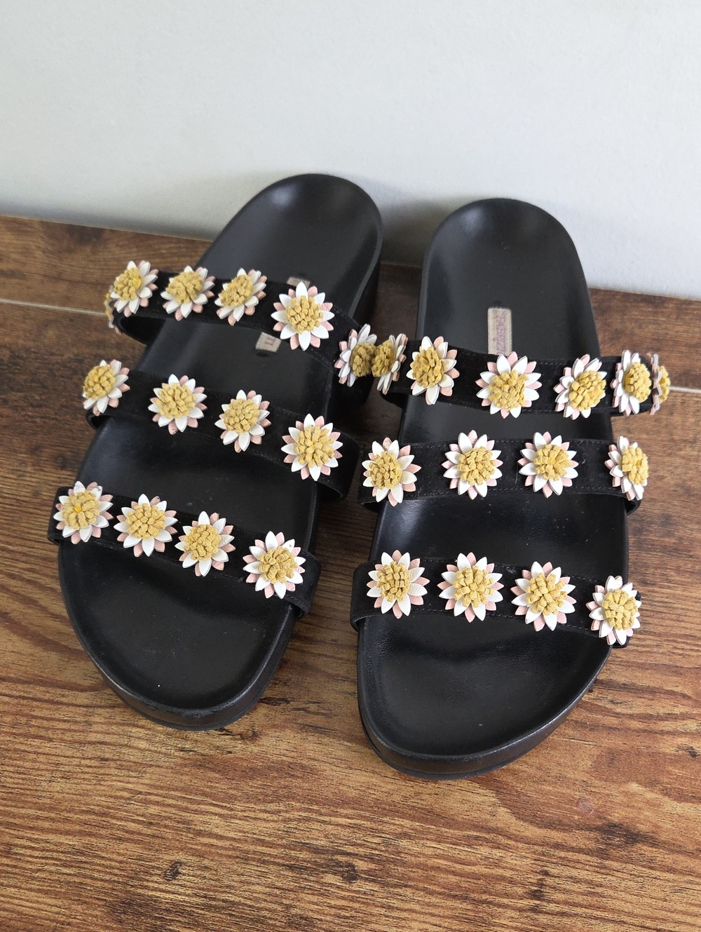 Fabrizio Viti Womens Daisy Berkley Black Floral Embellished Mule Sandals Sz 38.5